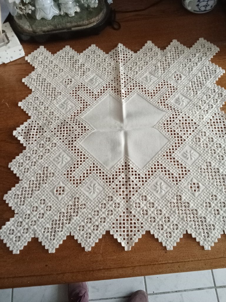 te koop prachtig gewerkt hardanger tafel loper, Ophalen of Verzenden