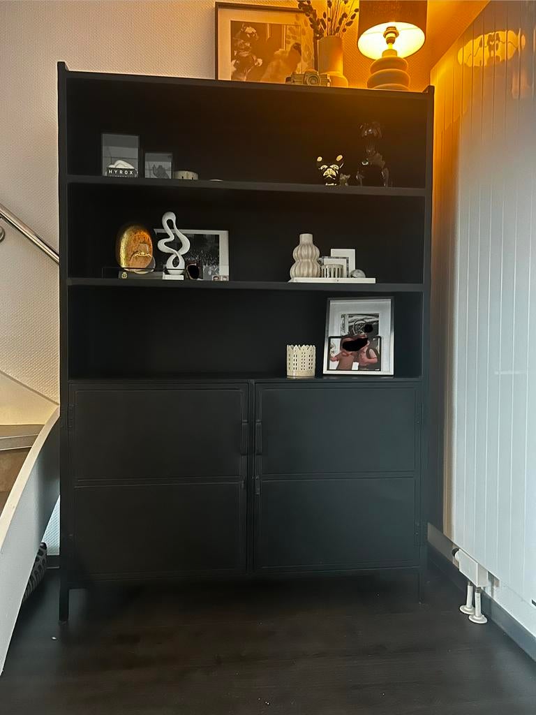 Zwarte metalen kast industrieel Loods 5, Huis en Inrichting, Ophalen, Met deur(en), 100 tot 150 cm, Zo goed als nieuw