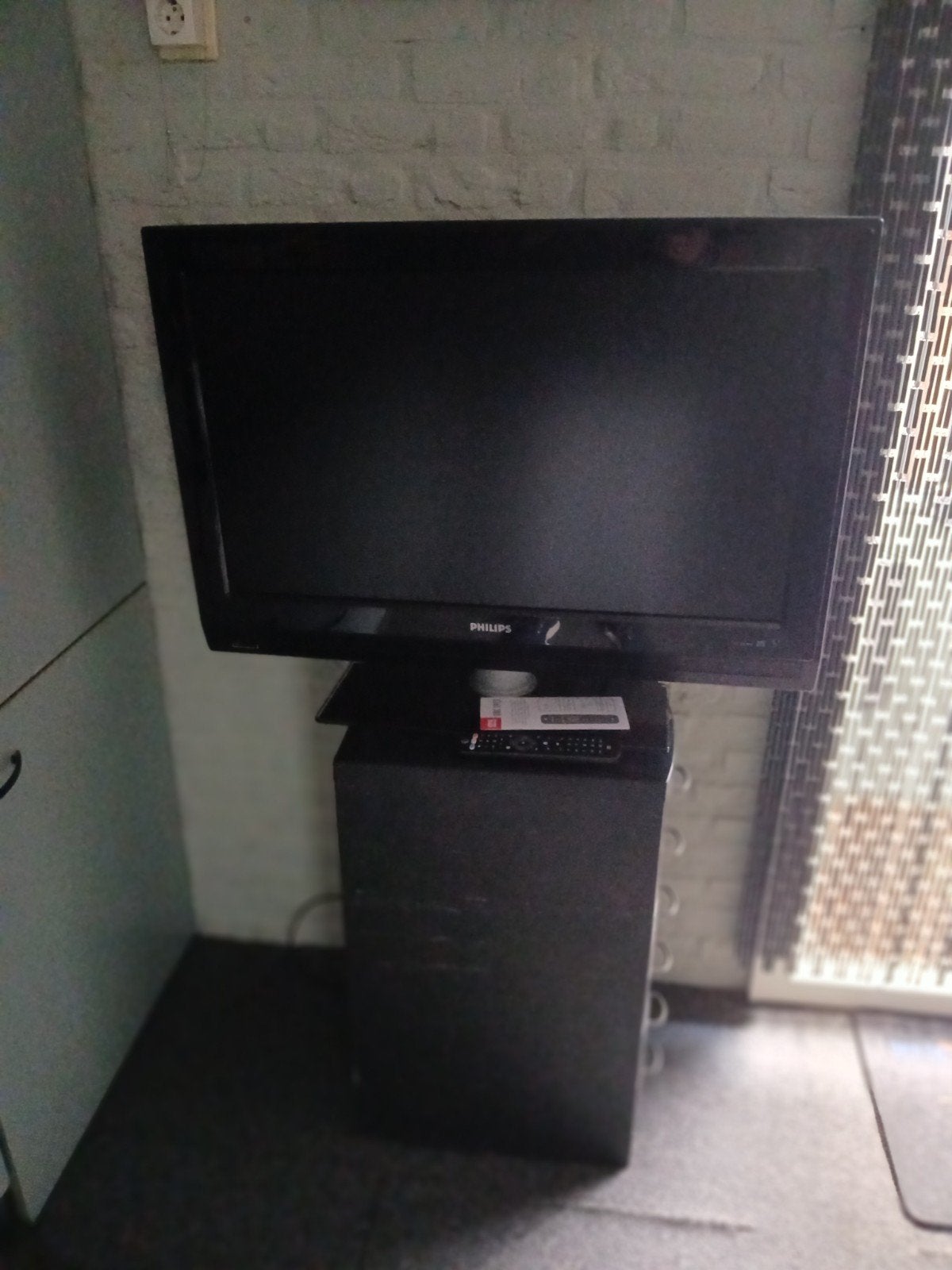 Prima Philips TV met nieuwe ONE for All  afstandsbediening., Ophalen, Philips, Gebruikt, 50 Hz