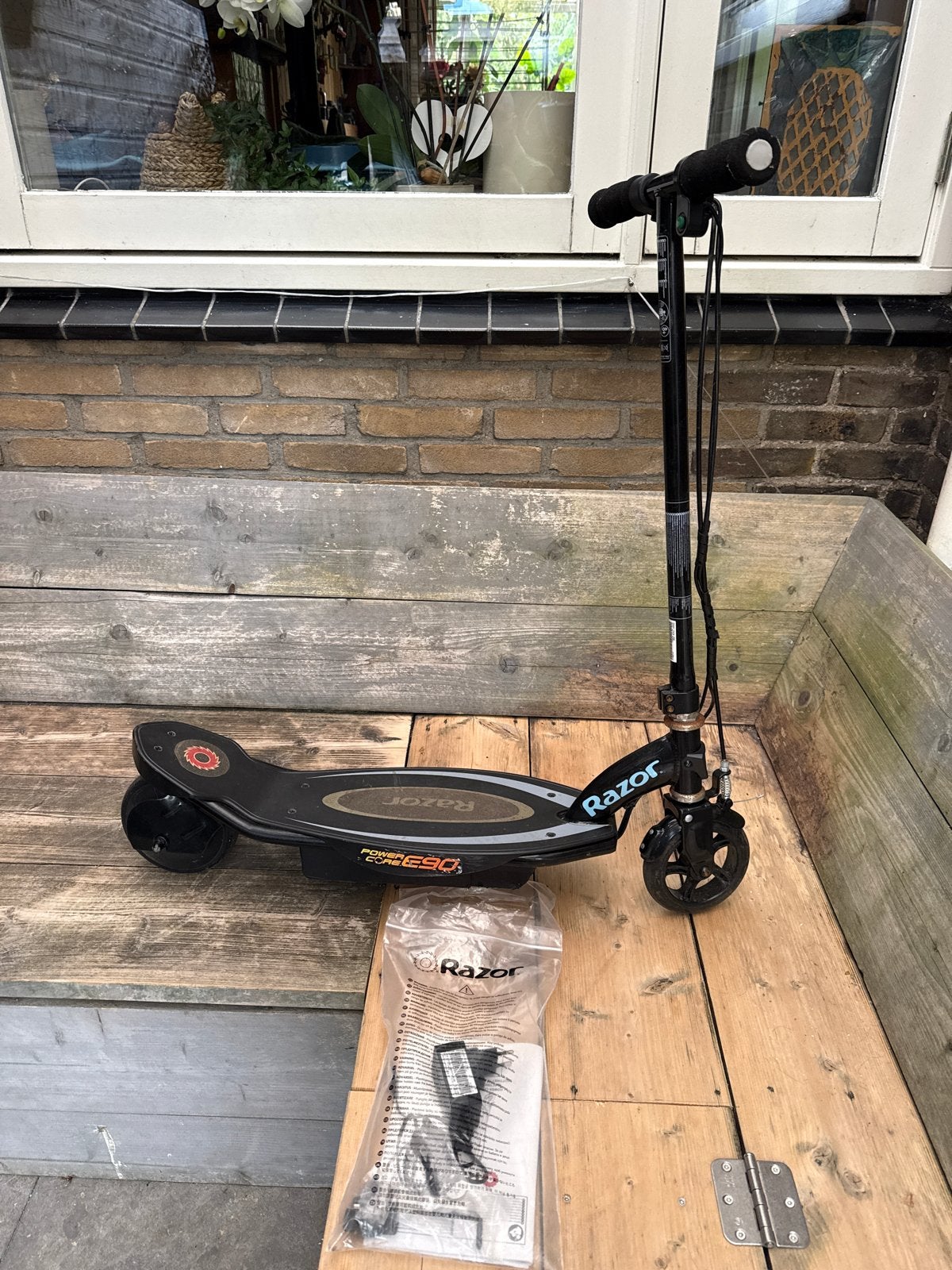 Razor Power Core E90 Elektrische Step - Zo goed als nieuw, Fietsen en Brommers, Steps, Ophalen of Verzenden, Zo goed als nieuw