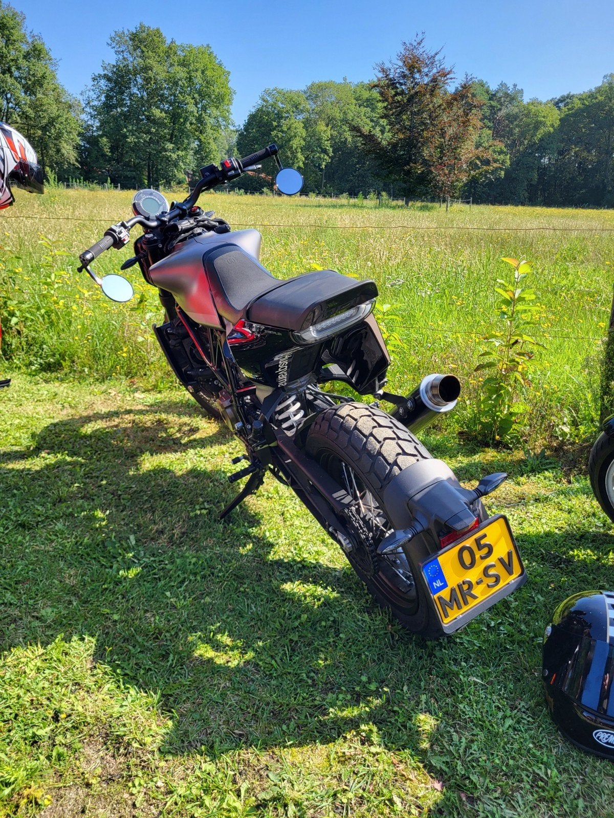 Husqvarna svartpilen 701 STYLE, Particulier, 1 cilinder, Naked bike