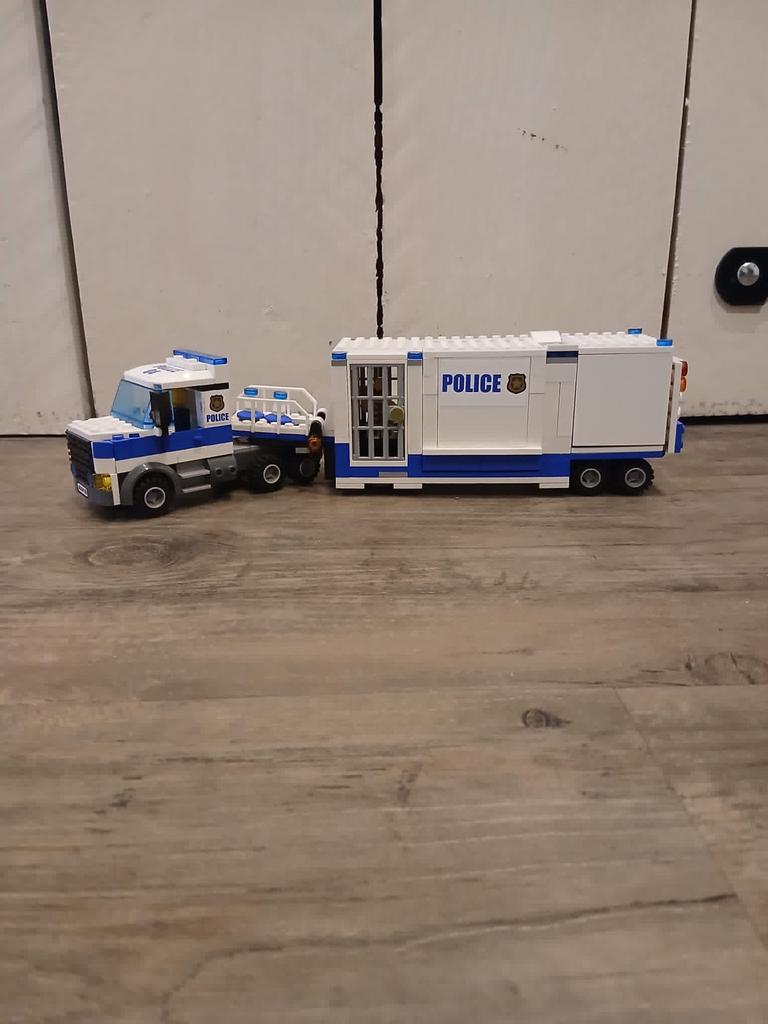 Lego City Politie vrachtwagen met aanhanger en motor, Kinderen en Baby's, Speelgoed | Duplo en Lego, Gebruikt, Lego, Complete set