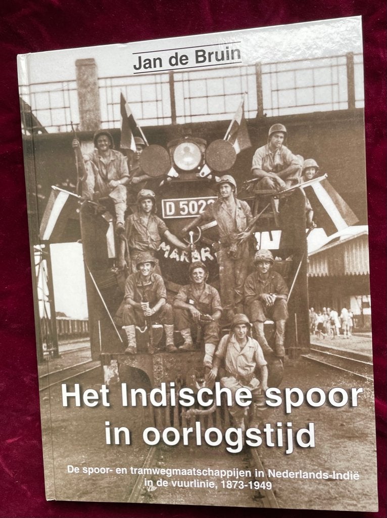 mooi boek getiteld ; Het Indische spoor in oorlogstijd., Ophalen of Verzenden, Zo goed als nieuw, Europa