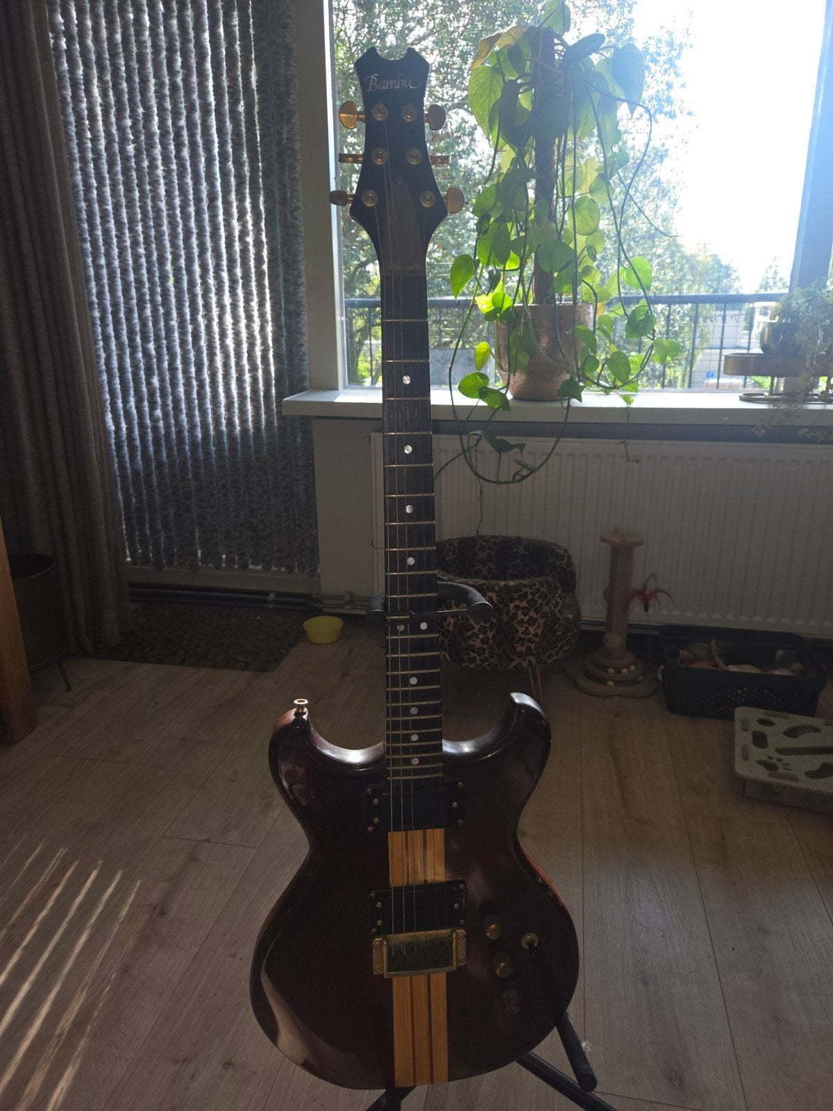Bambu elektrische gitaar met Farley Kube 10 versterker, Muziek en Instrumenten, Overige merken, Gebruikt, Met versterker, Ophalen of Verzenden