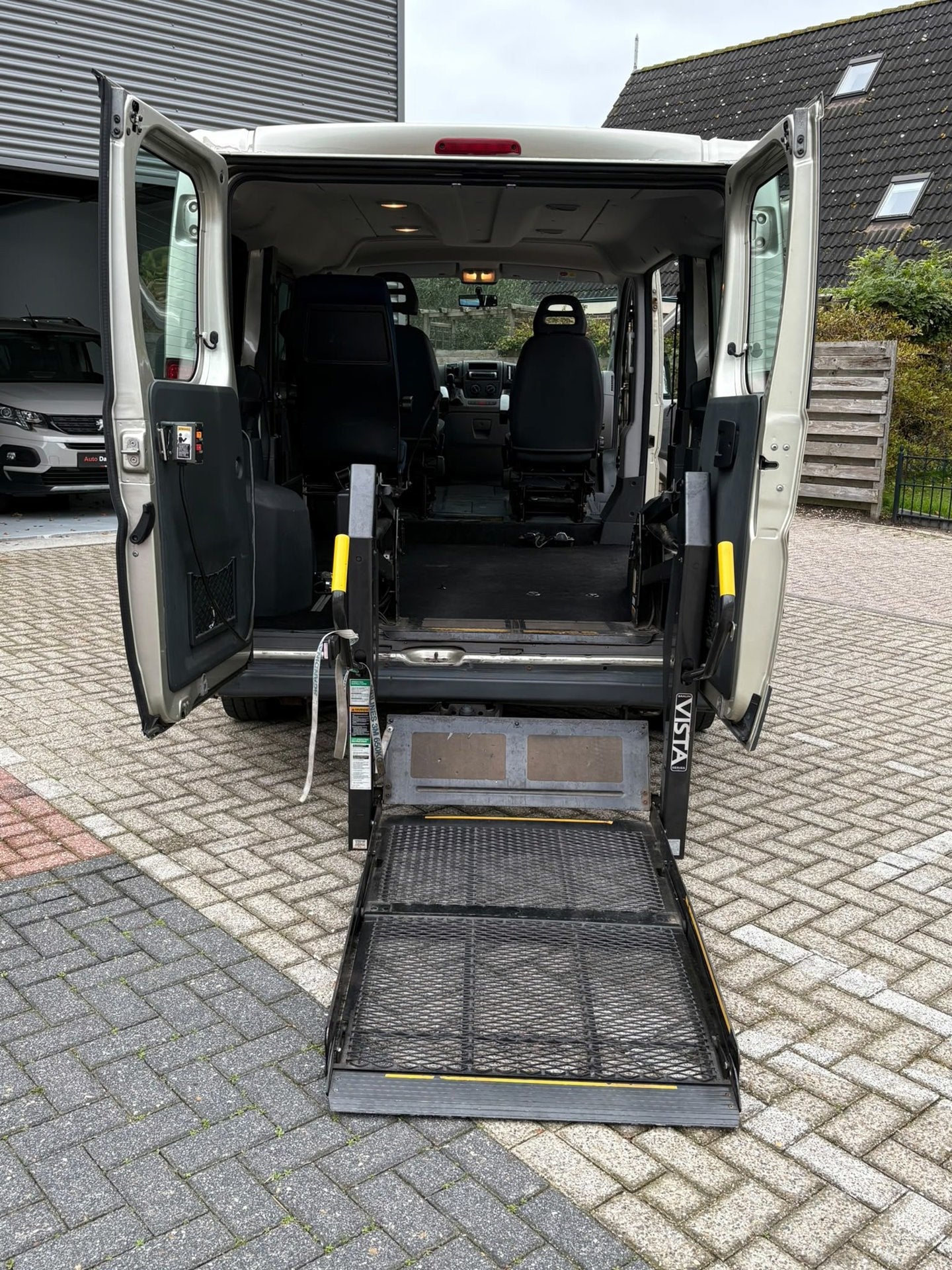 Fiat Ducato 30 2.2 MultiJet KH1ROLSTOEL-BUS, NIEUWE-APK! ROL, Voorwielaandrijving, Gebruikt, Zwart, 4 cilinders
