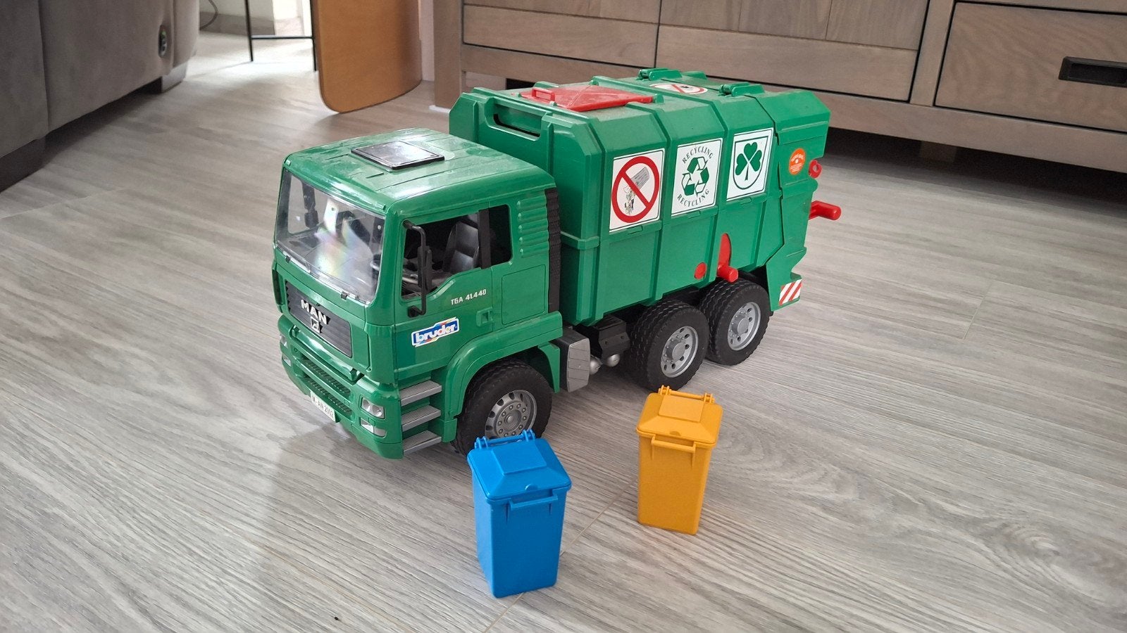 Bruder MAN TGA Vuilniswagen met 2 afvalbakken, Ophalen, Gebruikt