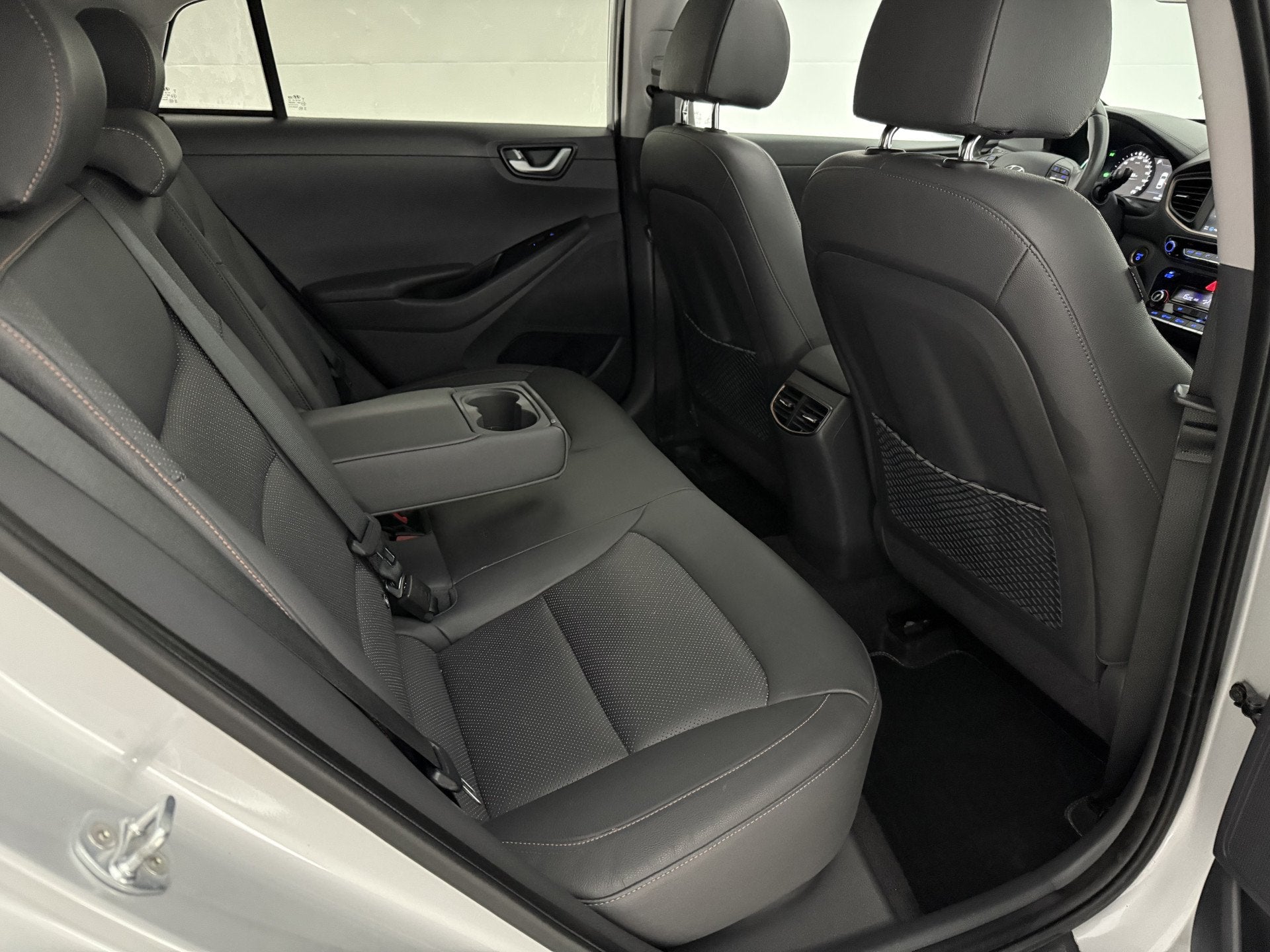 Foto 41 van Hyundai IONIQ Premium EV | Snelladen | SOH 87% | Pano | Stoe