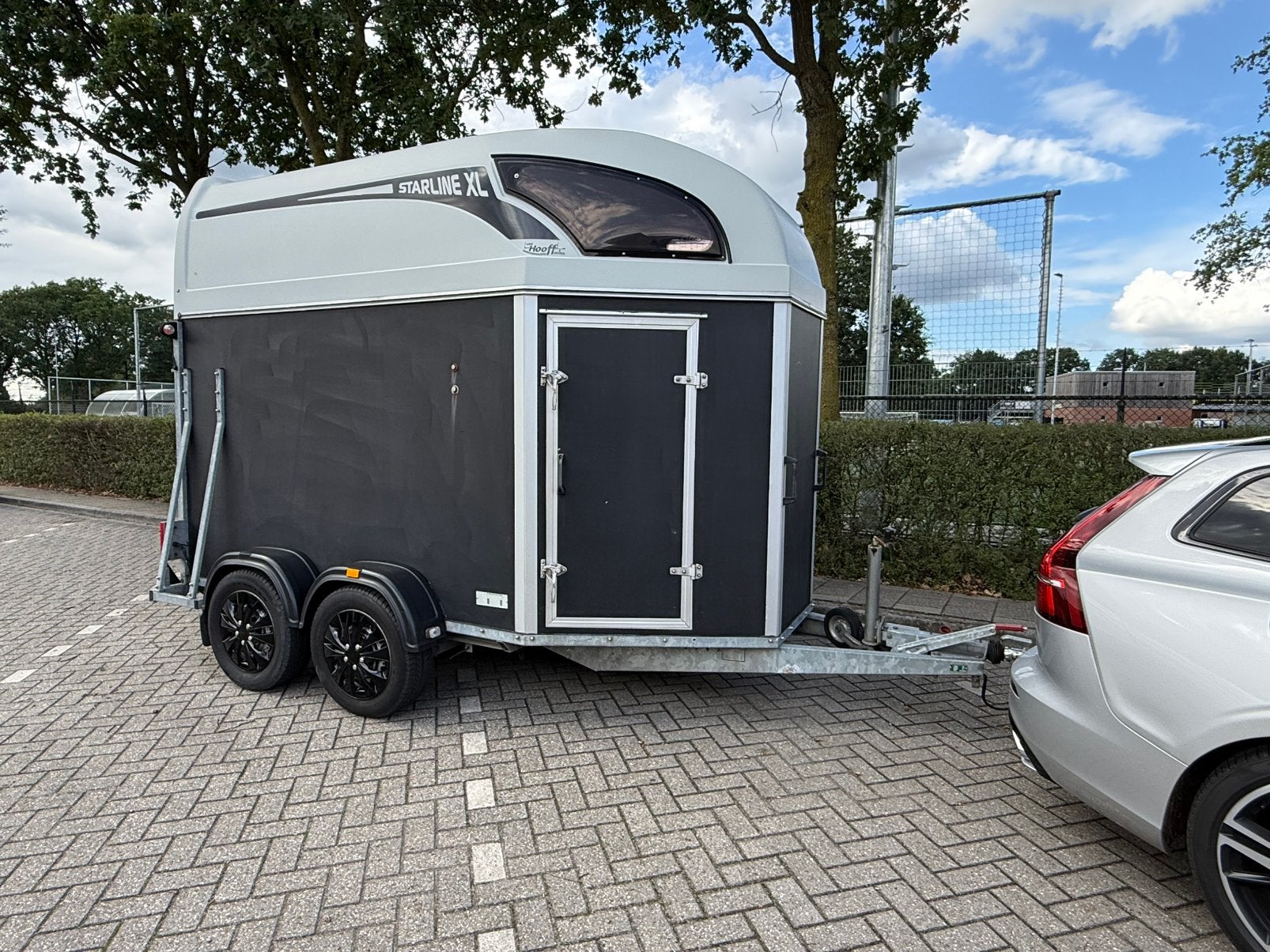 Atec Starline XL 2-paards paardentrailer met zadelkamer, Ophalen, Gebruikt, Polyester, 2-paards trailer