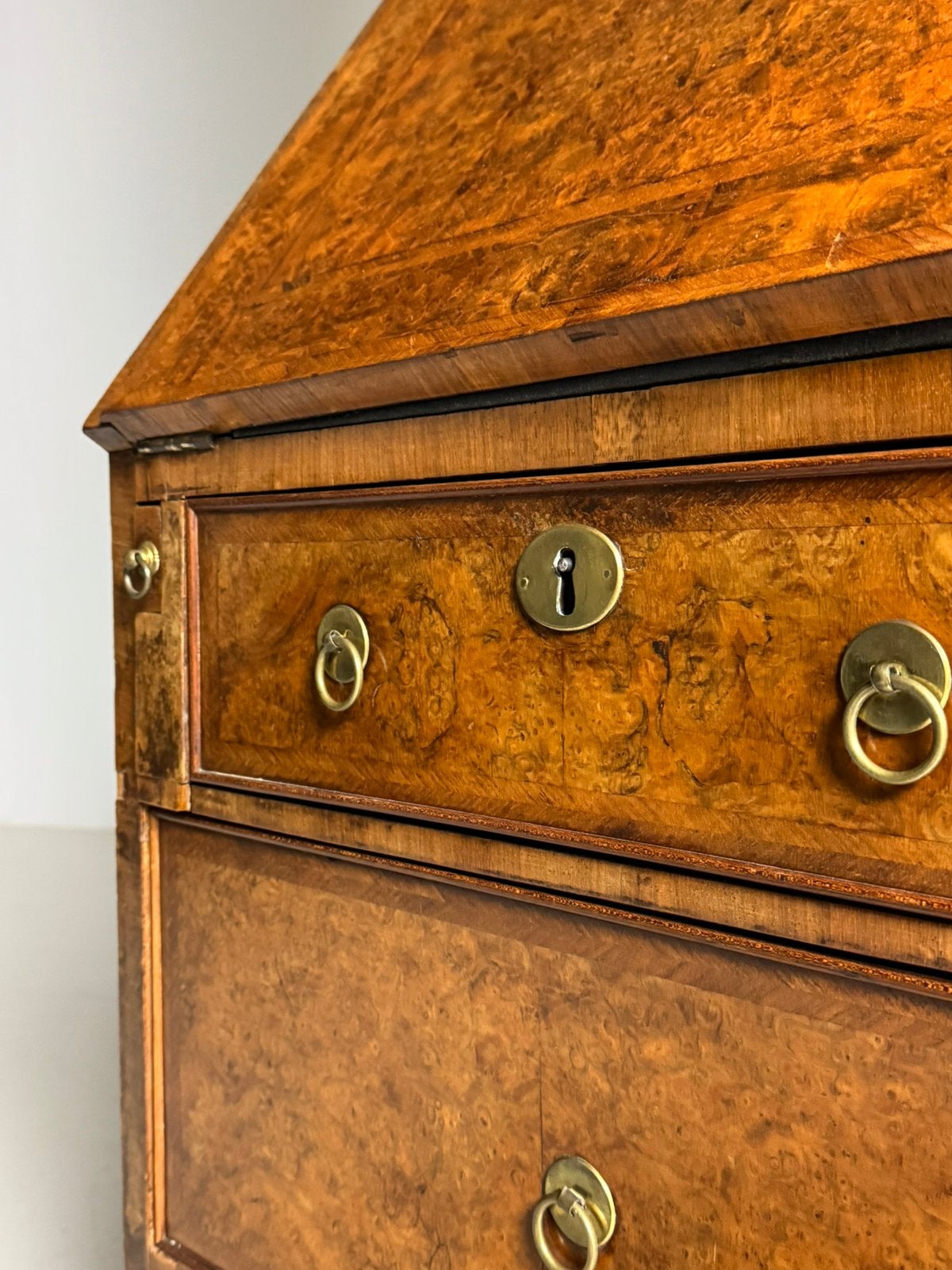Burr walnut bureau bookcase Engels antiek, Ophalen