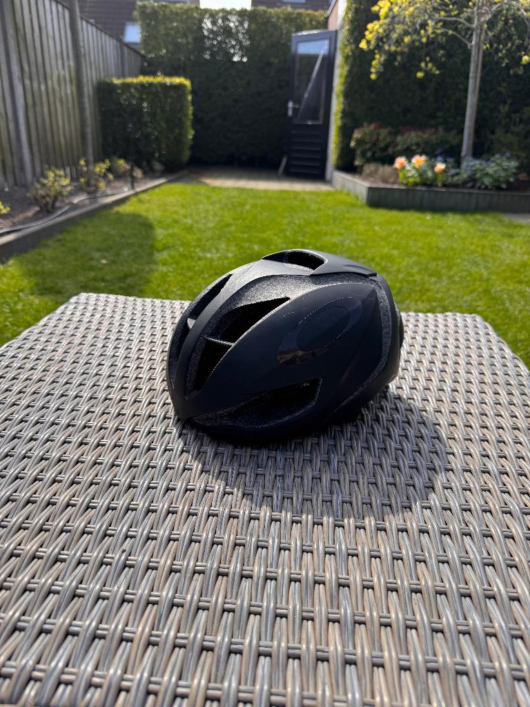 Oakley Aro 5 matt zwart, Fietsen en Brommers, Fietsaccessoires | Fietshelmen, M, Ophalen of Verzenden, Zo goed als nieuw, Oakley