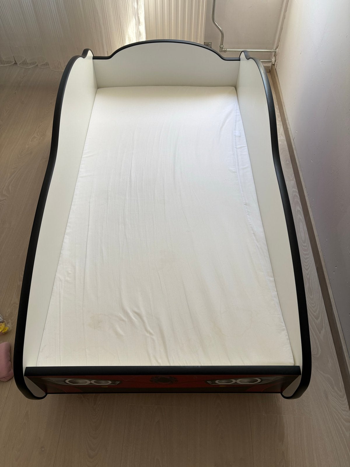Kinderbed Spider Car - Zo goed als nieuw, Ophalen, 70 tot 85 cm, Zo goed als nieuw, Lattenbodem