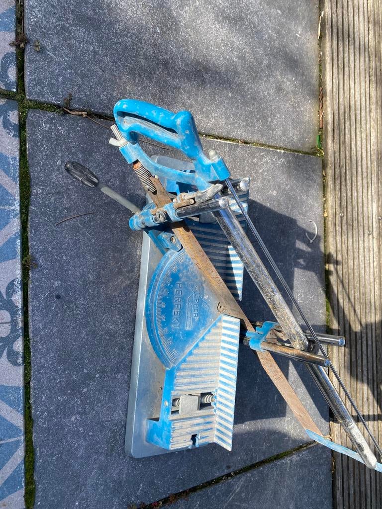 Verstek ijzerzaag / metaalzaag met geleider, Doe-het-zelf en Verbouw, Gereedschap | Zaagmachines, Ophalen, 70 mm of meer, Zo goed als nieuw