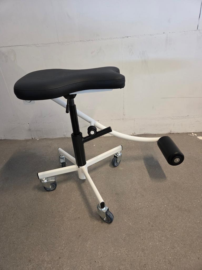 Soqqy ergonomische (voet) behandel kruk, Ophalen