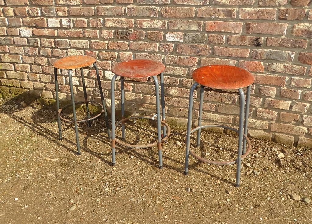 5 maal oud krukje kruk uit school, Ophalen