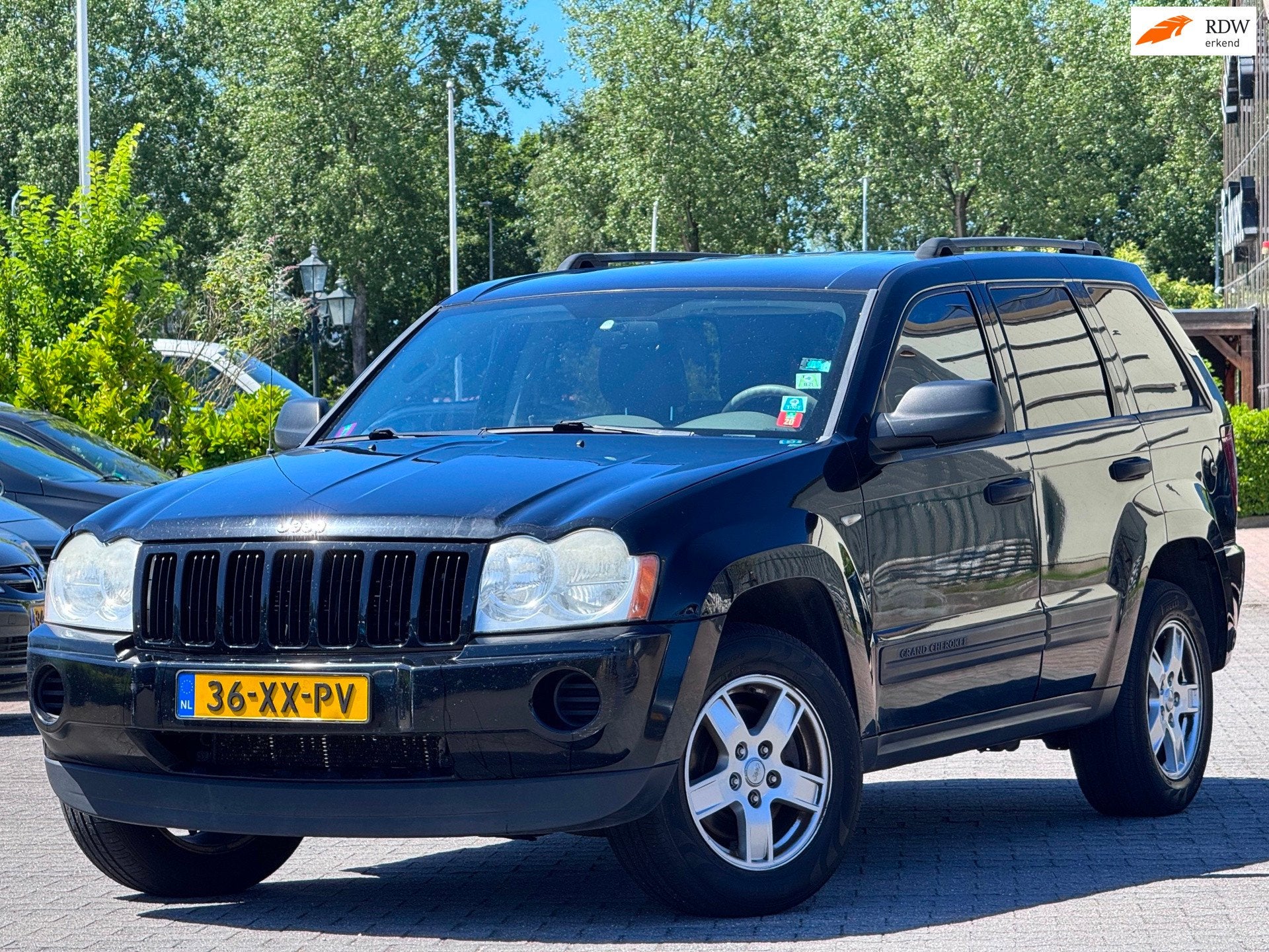 Jeep Grand Cherokee 3.7 V6 Laredo | APK 16-08-2027 |Leder el, Auto's, Automaat, Gebruikt, 2500 kg, Zwart