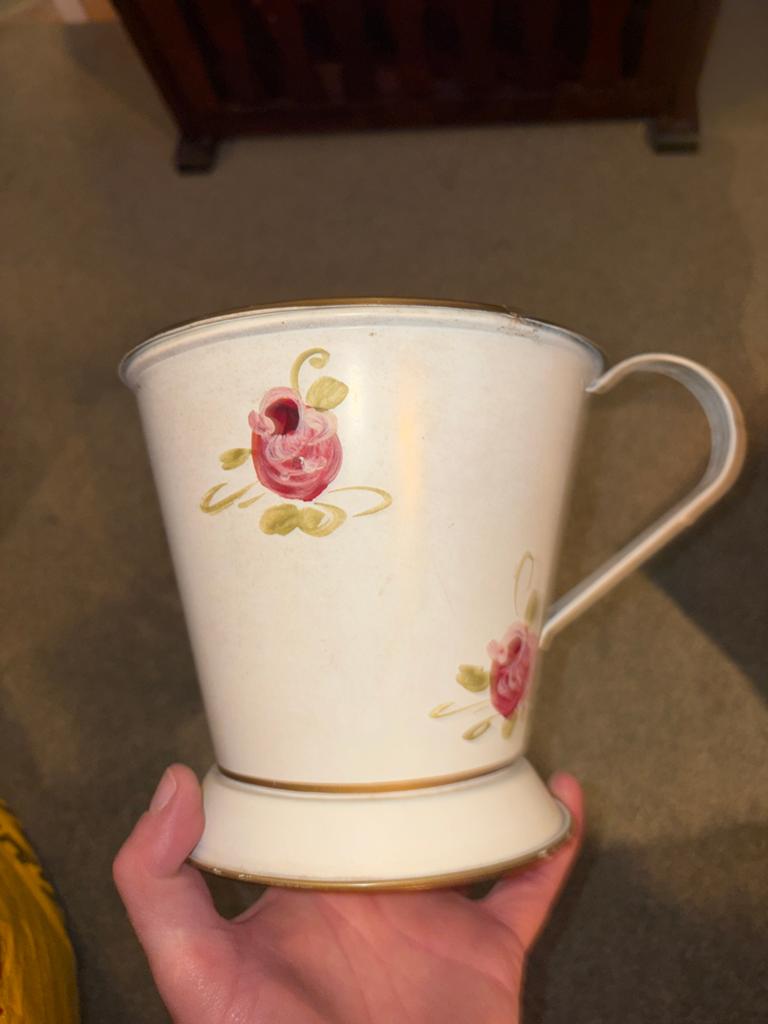 Vintage geëmailleerde beker met rozenmotief, Ophalen of Verzenden