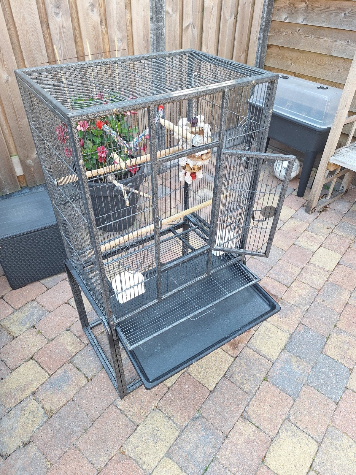 mooie ruime vogelkooi, Dieren en Toebehoren, Ophalen, Zo goed als nieuw, Metaal, Vogelkooi
