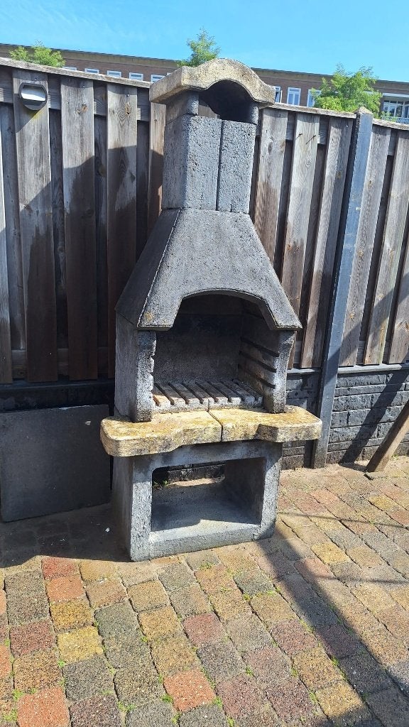 Gratis! Stenen BBQ met Schoorsteen, Ophalen of Verzenden, Gebruikt