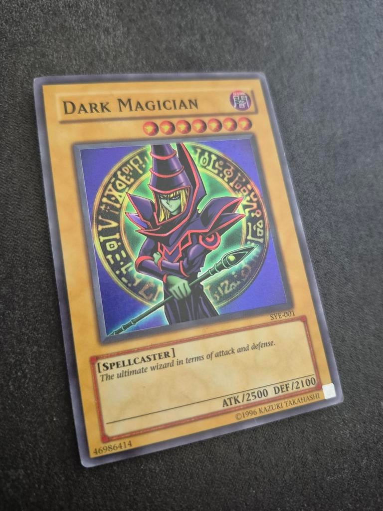 Yu-Gi-Oh! Dark Magician SYE-001 Foil Kaart, Hobby en Vrije tijd, Verzamelkaartspellen | Yu-gi-Oh!, Zo goed als nieuw, Losse kaart