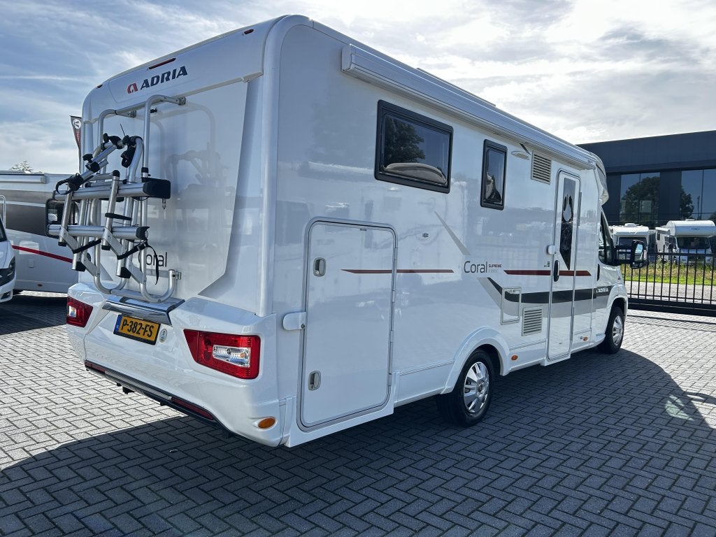 Adria Coral S 690 SC Queensbed/Euro-5/2015/7.3m/Alde-verwrm, Caravans en Kamperen, Fiat, Tot en met 2, 7 tot 8 meter, Bedrijf