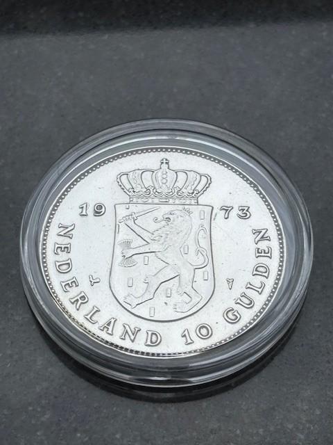 Zilveren 10  gulden munt uit 1973, Postzegels en Munten, Munten | Nederland, Ophalen of Verzenden, Koningin Juliana, 10 gulden