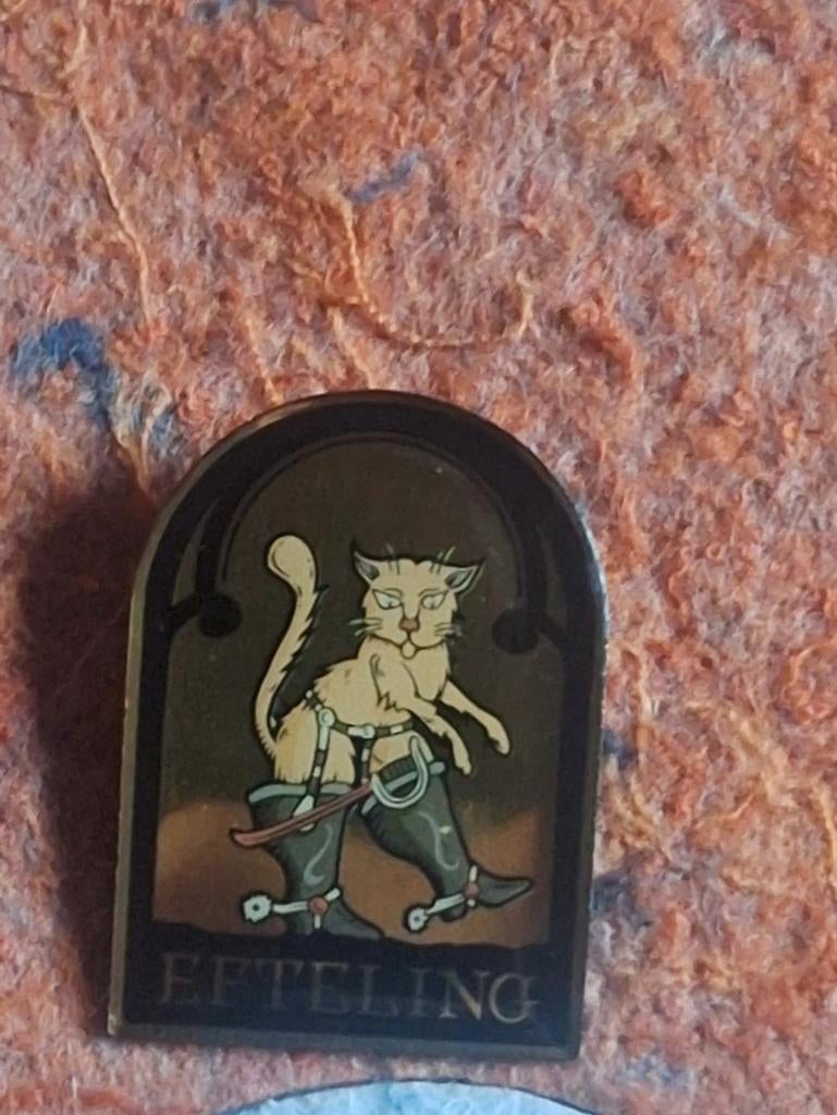 Efteling pin smidje kat, Verzamelen, Efteling, Ophalen of Verzenden, Zo goed als nieuw, Button of Speldje