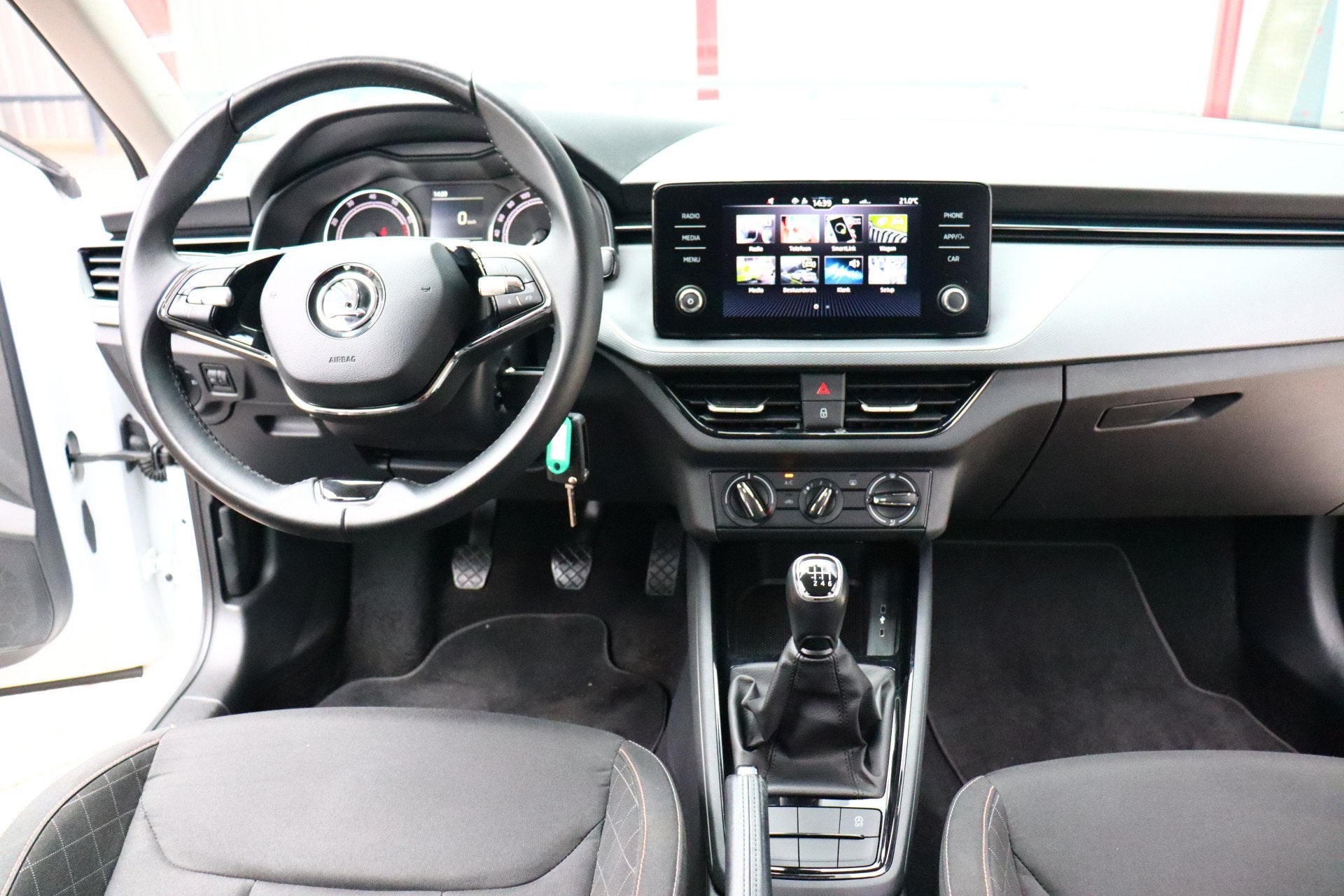 Skoda Kamiq 1.0 TSI Ambition O.a: Airco, Cruise, Carplay, PD, Auto's, Dealer onderhouden, Stof, Gebruikt, Met garantie (alle)