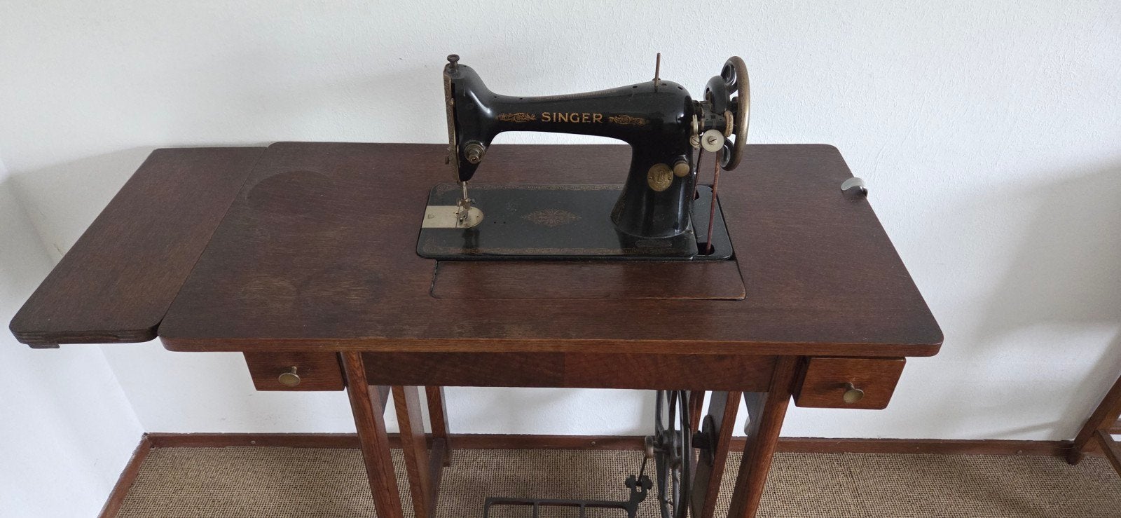 Antieke Singer Naaimachine met Houten Tafel en Pedaal, Ophalen