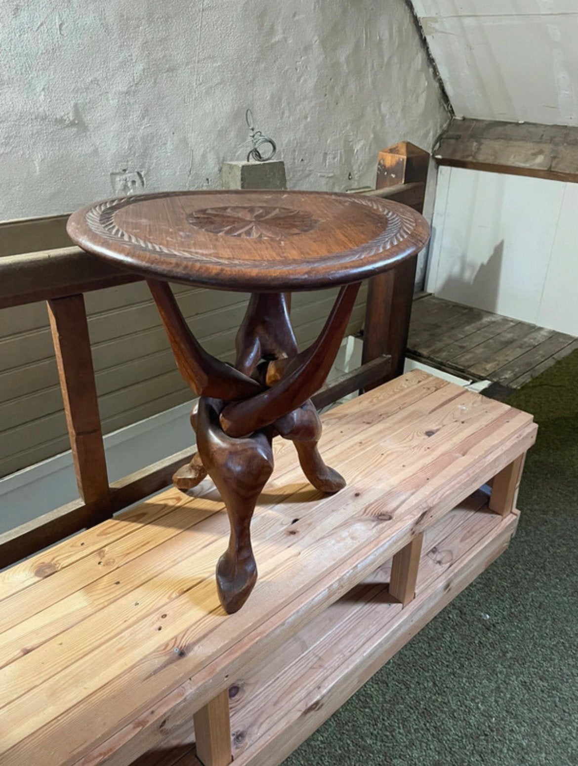 handgesneden vintage Afrikaanse bijzettafel, Ophalen, Rond, Minder dan 55 cm