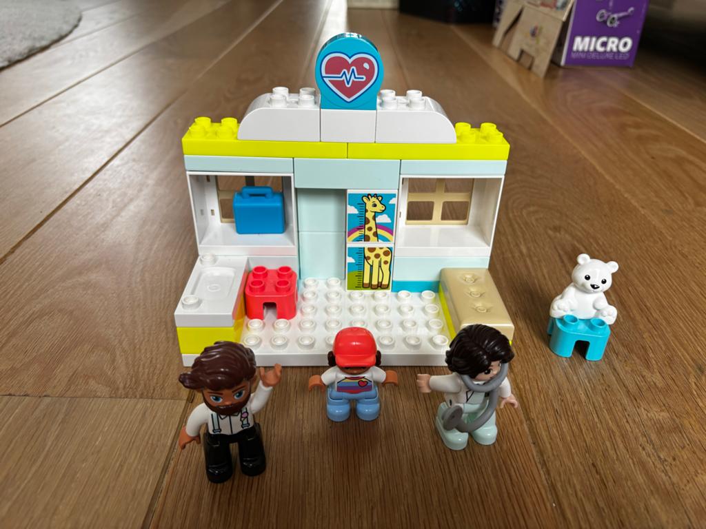 LEGO Duplo Bij de dokter 10968 - Complete set, Kinderen en Baby's, Speelgoed | Duplo en Lego, Ophalen of Verzenden, Zo goed als nieuw