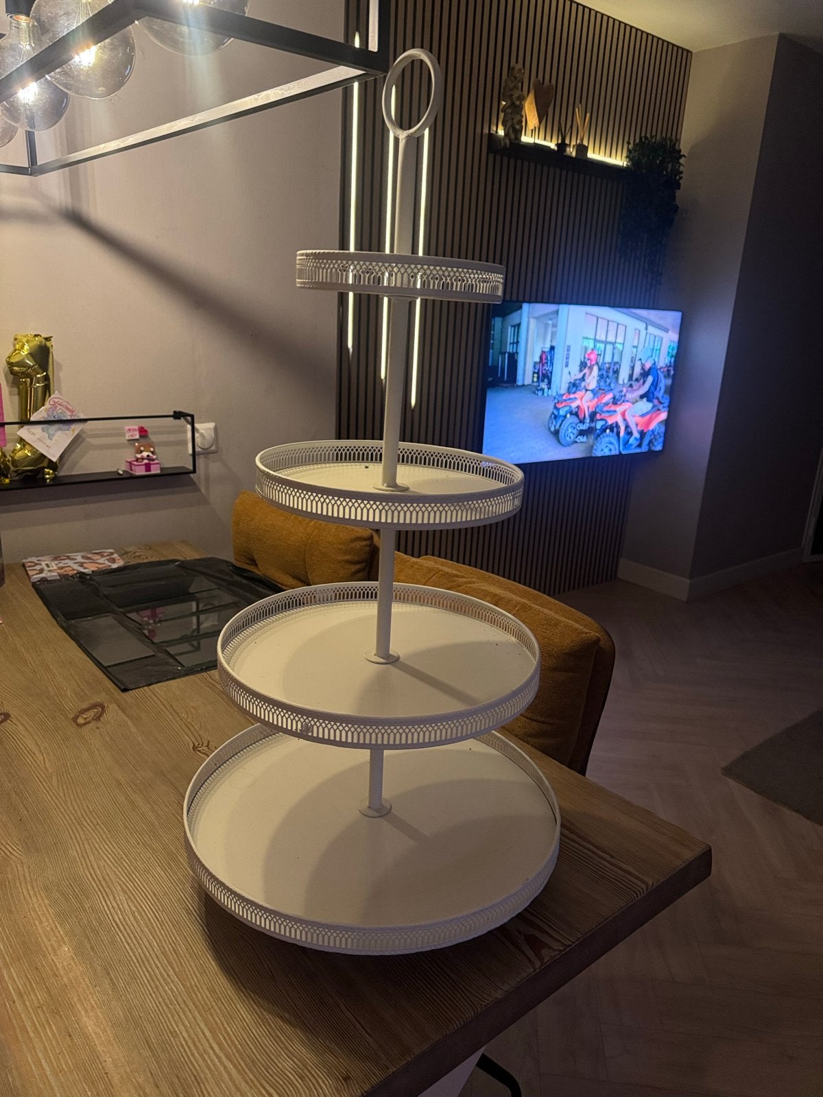 Witte 4-laags etagère - Zo goed als nieuw etagere, Huis en Inrichting, Ophalen of Verzenden, Zo goed als nieuw, Etagère, Metaal