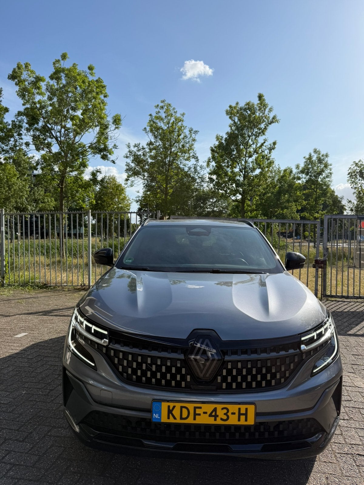 Renault Austral 1.3 Mild Hybrid 160pk X-tronic 2024 Grijs, Auto's, Automaat, 1800 kg, 4 cilinders, 157 pk