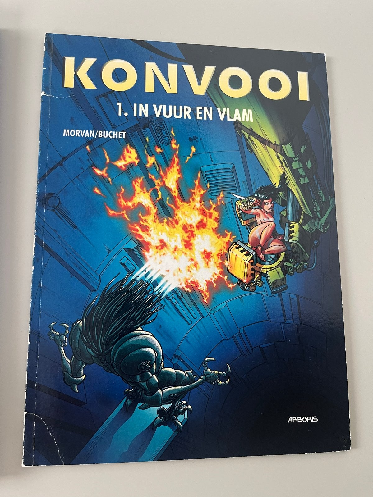 Konvooi 1: In Vuur en Vlam - Morvan/Buchet (Arboris), Eén stripboek, Ophalen of Verzenden, Gelezen