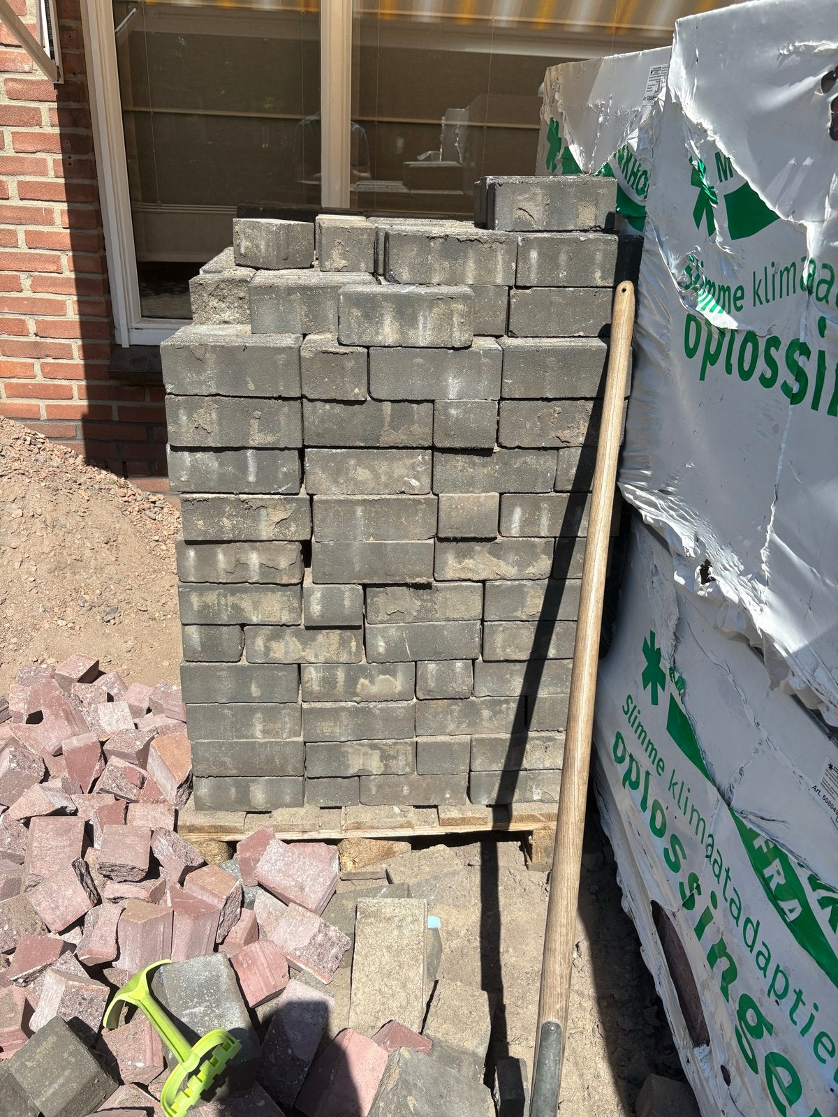 GRATIS betonklinkers - antraciet +\- 10m2, Ophalen, Gebruikt, Klinkers, 10 m² of meer