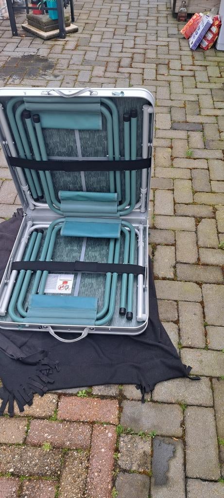 Quechua Campingtafel met 4 krukjes - Compact en Draagbaar, Caravans en Kamperen, Kampeermeubelen, Ophalen, Gebruikt, Campingtafel