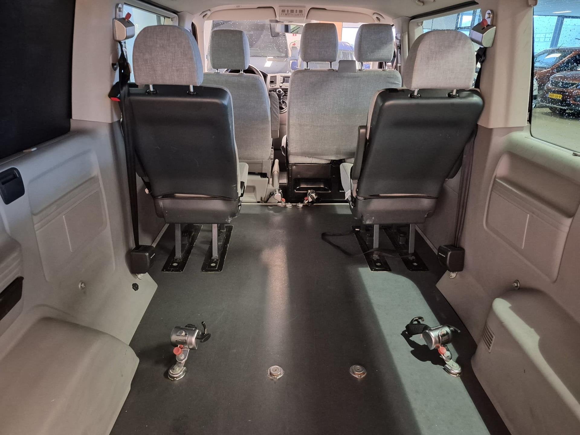 Volkswagen Caravelle L2H1 Rolstoelbus 5+1 - 2x zijschuifdeur, Stof, Gebruikt, 4 cilinders, Volkswagen