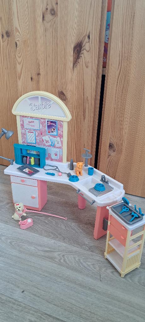 Barbie dierenartspraktijk met hond en kat en toebehoren, Ophalen, Gebruikt, Toebehoren