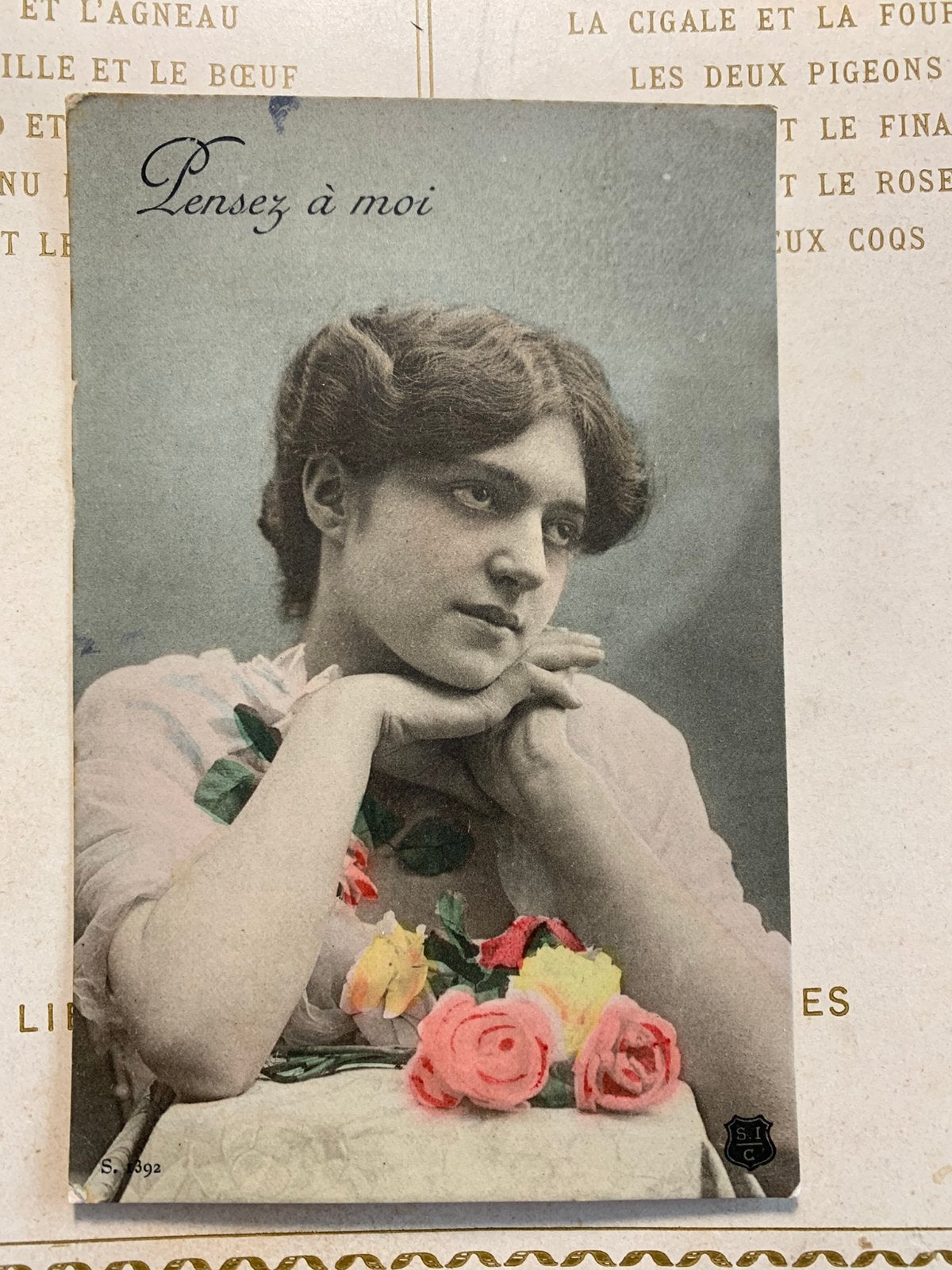 1908 Aan een Franse militair - dame met rozen (MH), Ophalen of Verzenden, Voor 1920, Gelopen, Overige thema's