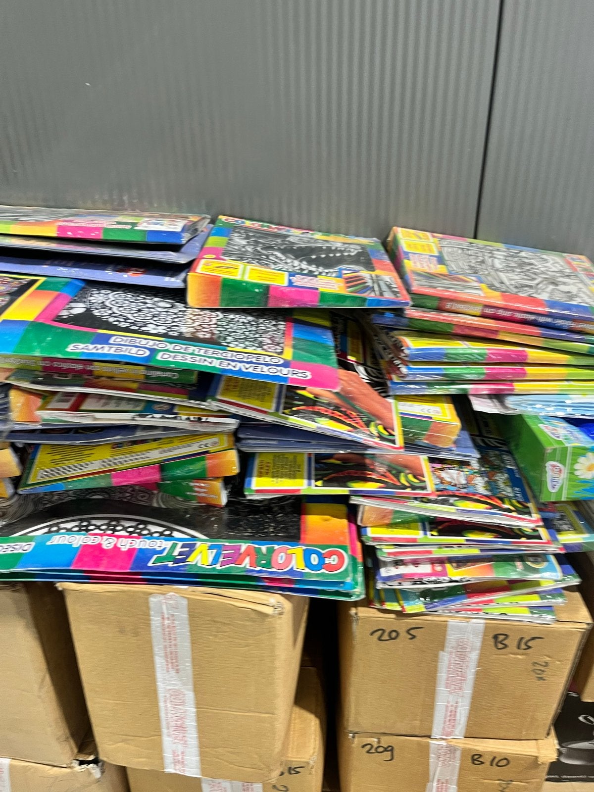 Nieuwe kleurplaten, diverse dozen vol, Nieuw, Ophalen of Verzenden, Papier of Karton, Knutselboek