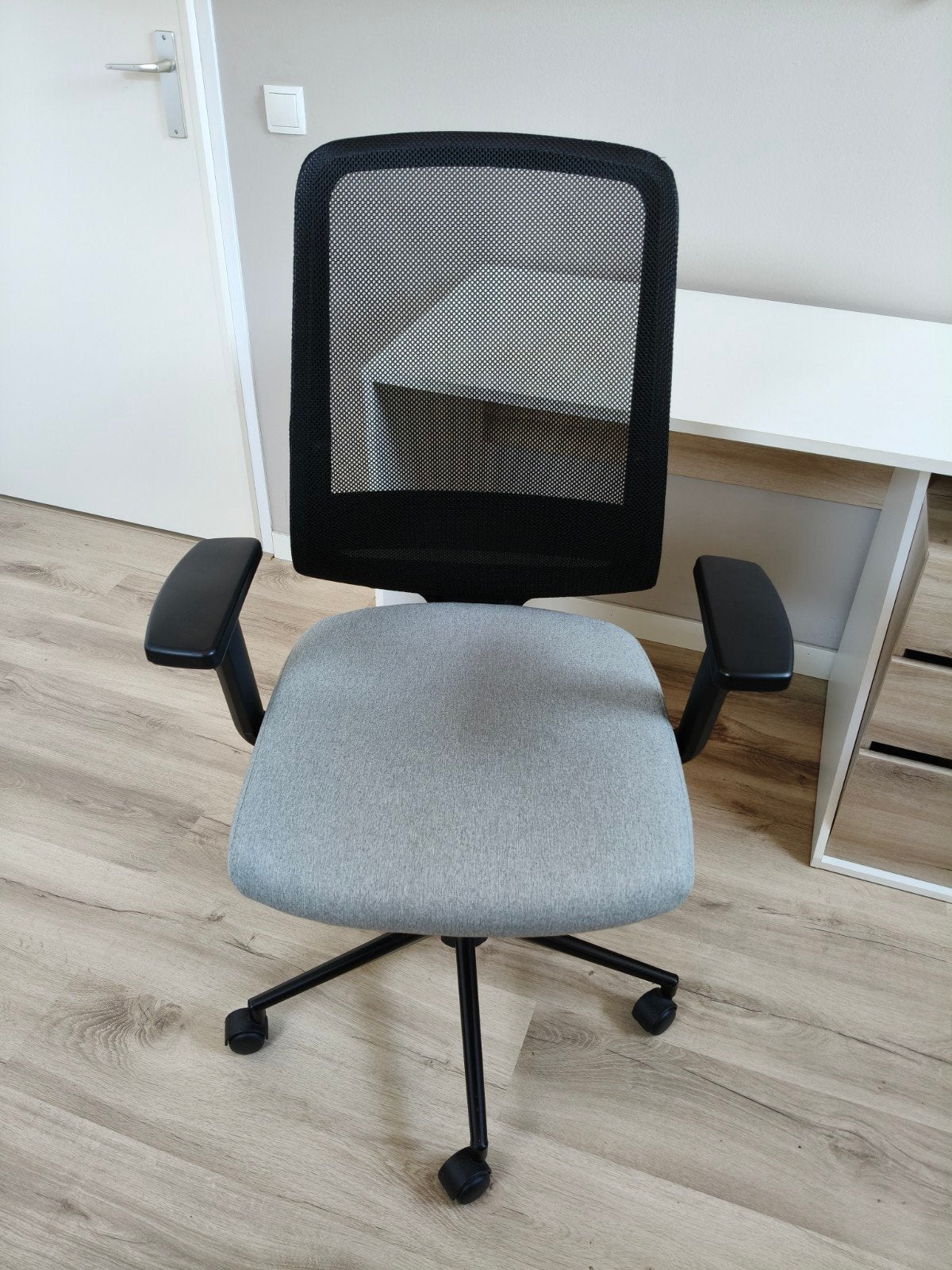 Bureaustoel te koop van leenbakker, Ophalen, Zwart