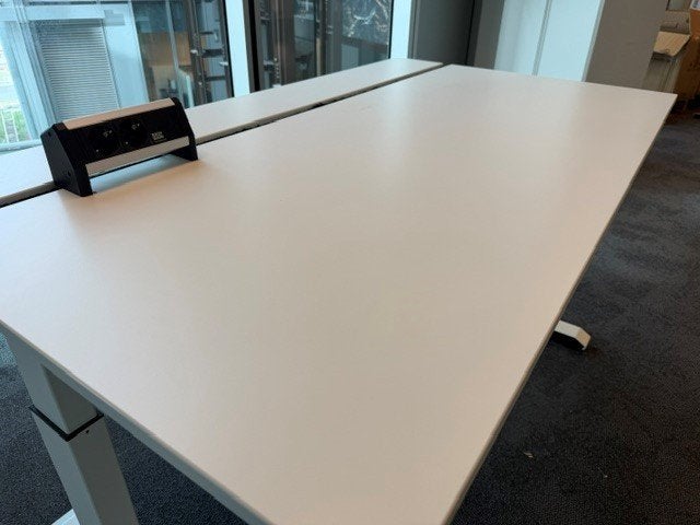 20 x Sedus Verstelbaar bureau met slinger,stopcontact, In hoogte verstelbaar, Gebruikt, Metaal, Ophalen of Verzenden