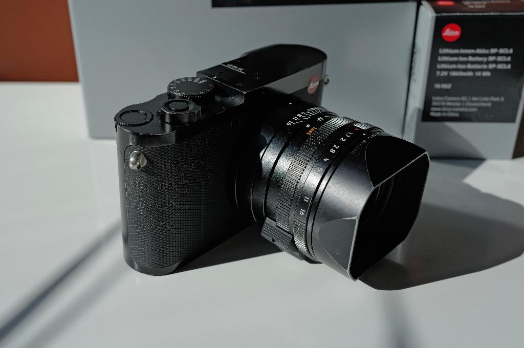 Leica Q2 with 2 battery, Leather case with grip and etc, Audio, Tv en Foto, Ophalen, Gebruikt, Overige Merken, Geen optische zoom