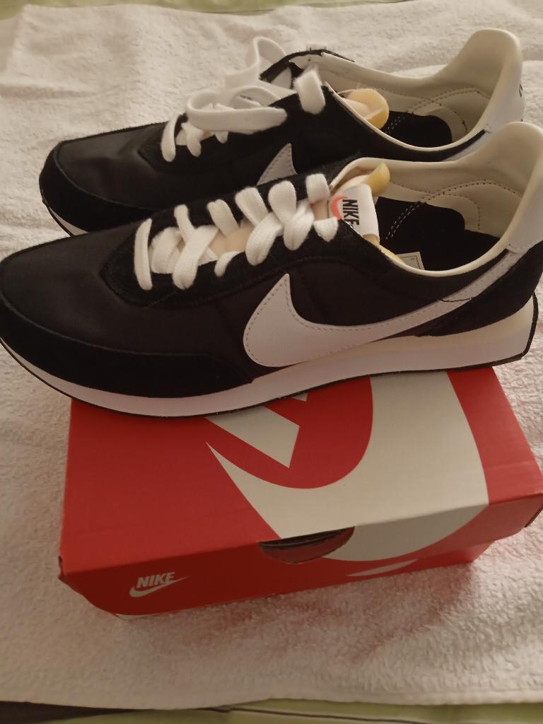Te koop Nike schoenen maat 40 nieuw, Kleding | Dames, Schoenen, Nike, Nieuw, Ophalen of Verzenden, Sportschoenen