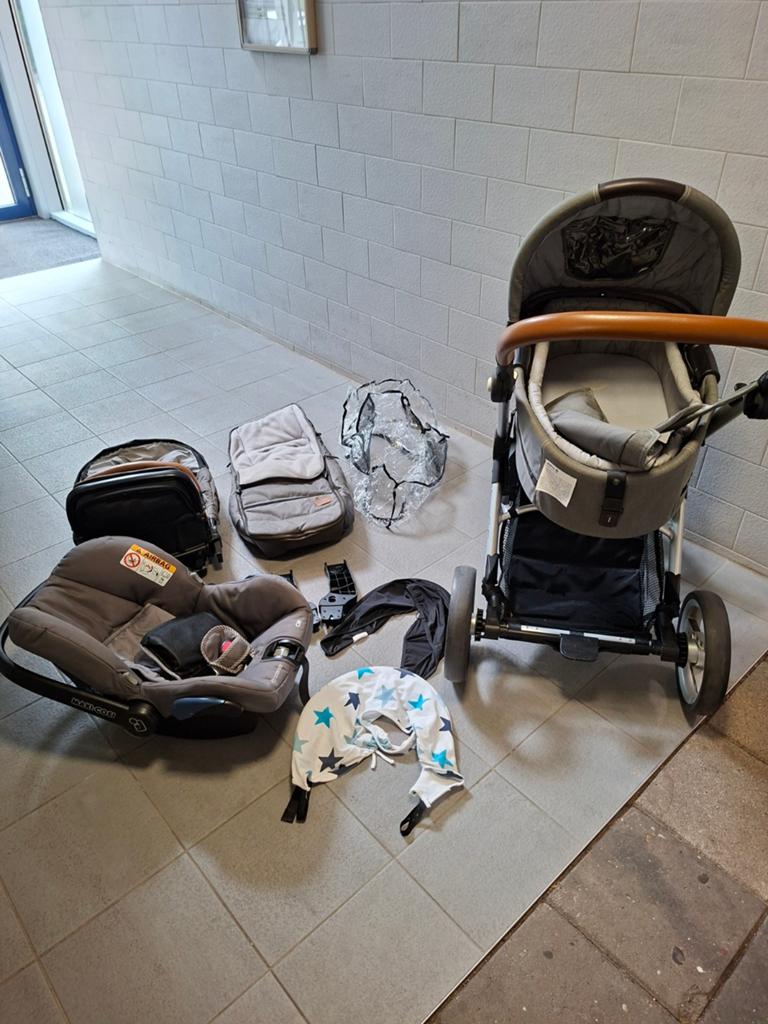 Mutsy Igo Combiwagen met Maxi-Cosi autostoel en reiswieg, Kinderen en Baby's, Kinderwagens en Combinaties, Ophalen, Gebruikt, Combiwagen