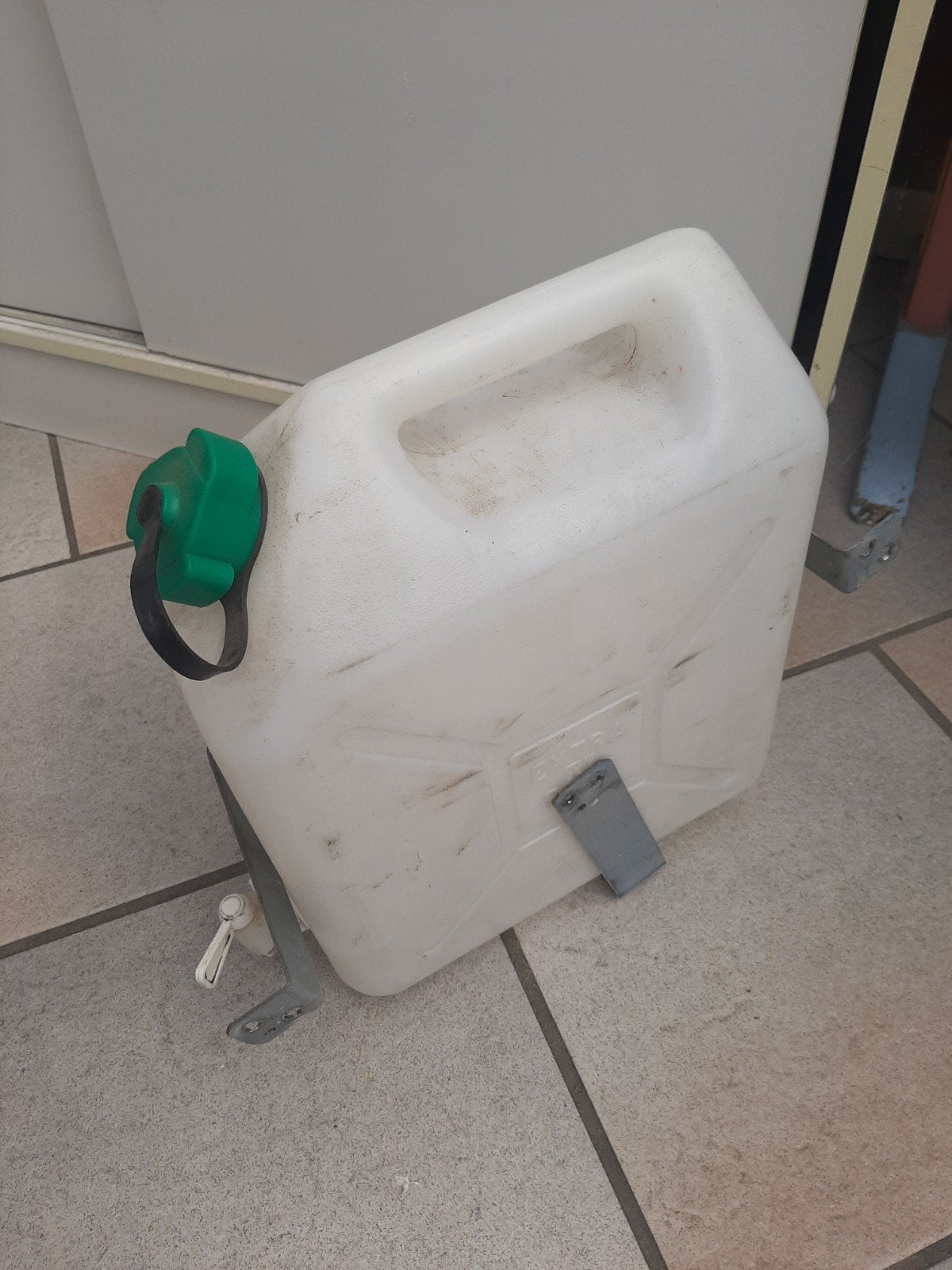Watertank handig voor op de camping, Ophalen