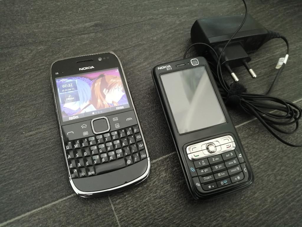 WEG=WEG!!! SETJE ZAKELIJKE NOKIA TELEFOONS N73/E6 + OPLADER, Telecommunicatie, Ophalen of Verzenden, Gebruikt