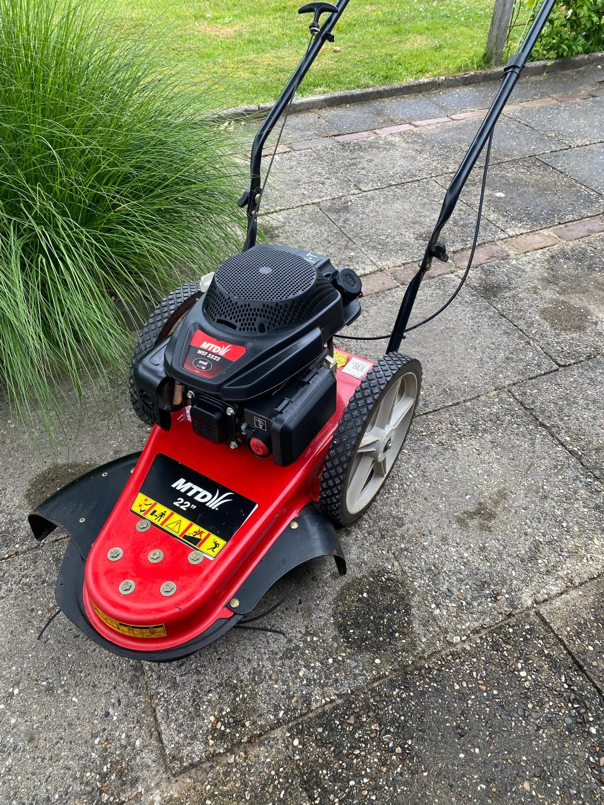 MTD 22" Benzine Grastrimmer - Krachtig en Betrouwbaar, Tuin en Terras, Grasmaaiers, Ophalen, Cirkelmaaier, Gebruikt, Mulchfunctie