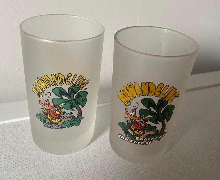 2 Frosted glazen van Boswandeling met verzwaarde bodem., Verzamelen, Ophalen of Verzenden, Zo goed als nieuw, Borrel- of Shotglas