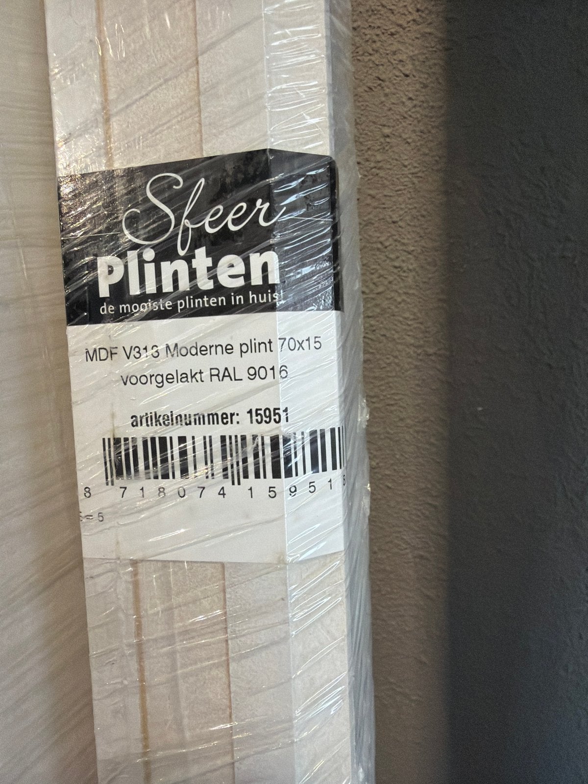 Nieuwe Sfeer Plinten MDF V313 Modern 70x15 RAL 9016, Ophalen, Nieuw, Mdf, 250 cm of meer