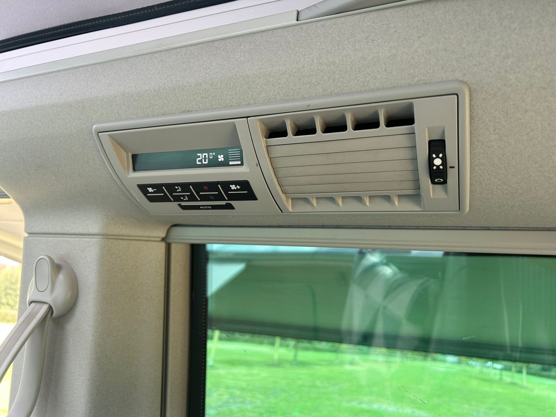 Foto 19 van Volkswagen California Transporter Buscamper 2.0 TDI 140 PK E